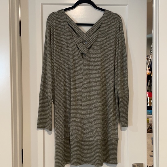 Buckle women’s XL tunic - Picture 3 of 3